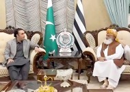 在关于宪法修正案的会谈中，Bilawal再次会见了Fazl