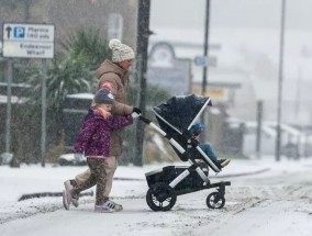 英国气象局证实，随着气温骤降至零下2摄氏度，预计会有降雪